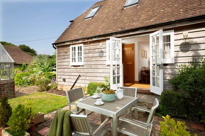 Hayesland Lodge is a 1 bedroom, dog friendly self catering cottage near Rye.