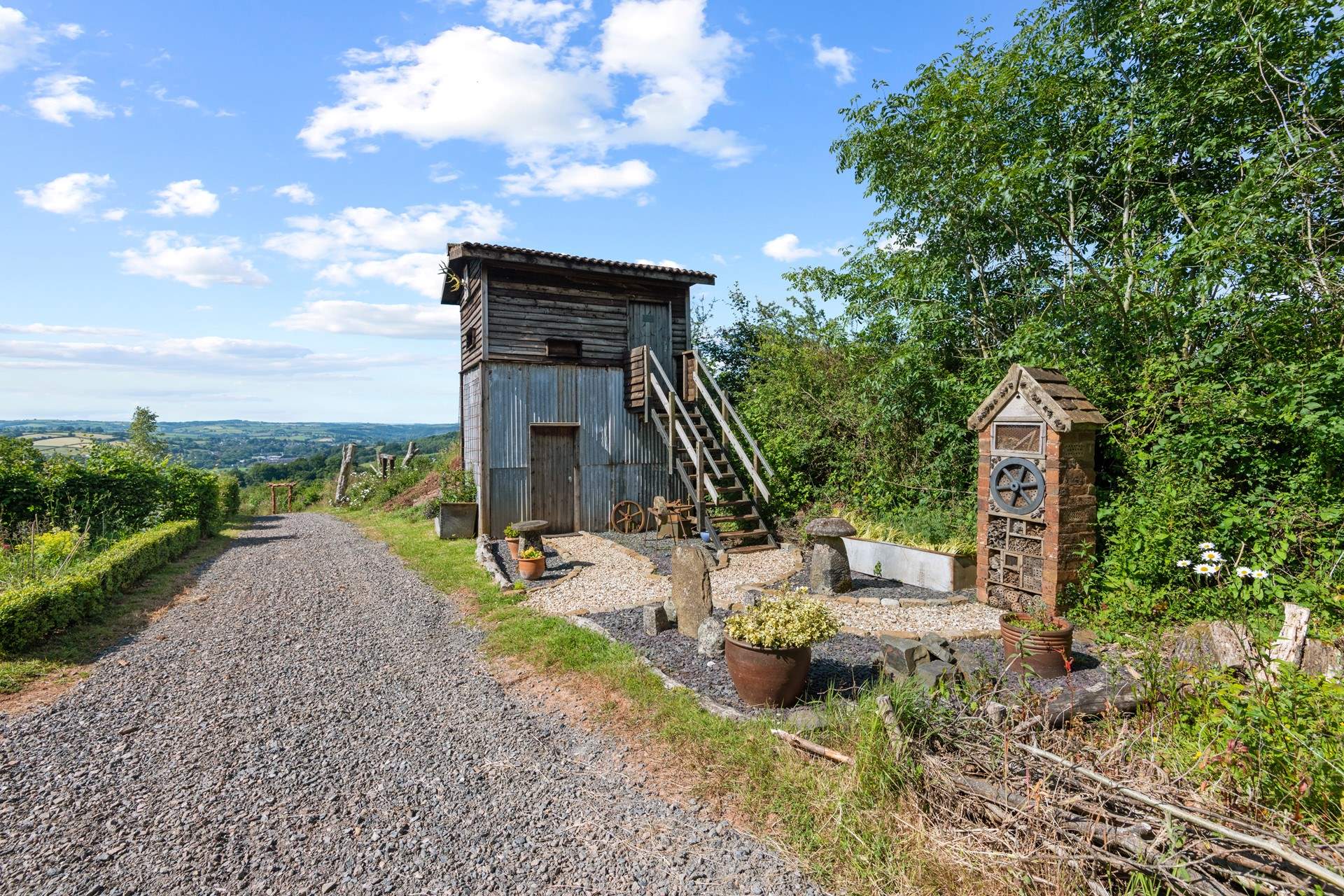 Each and every feature has been cleverly designed from raw materials.