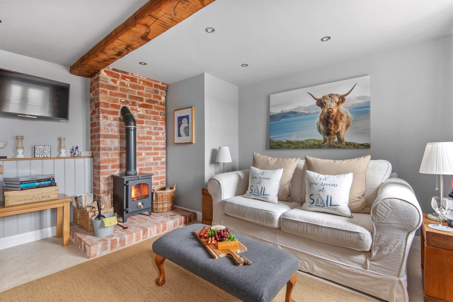 Relax and unwind in this beautiful sitting-area.