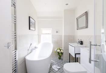 The sumptuous family bathroom has everything you need to relax after a day by the sea.
