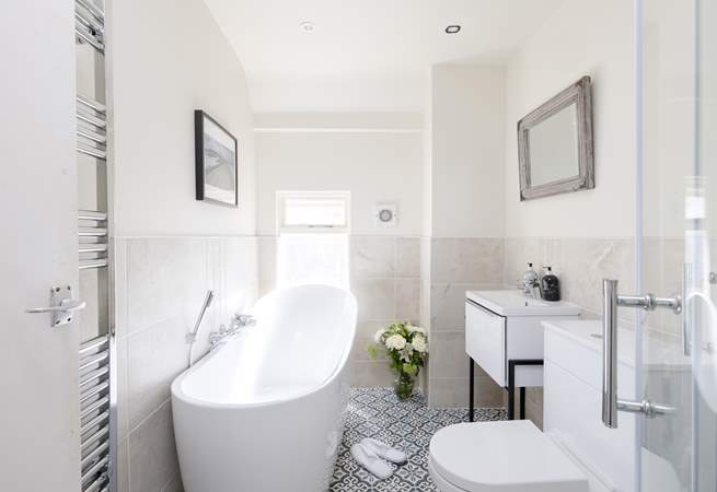 The sumptuous family bathroom has everything you need to relax after a day by the sea.