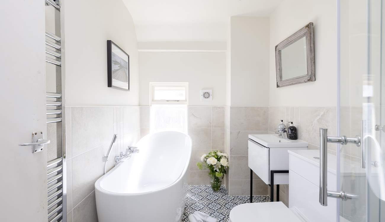 The sumptuous family bathroom has everything you need to relax after a day by the sea.