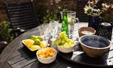 Al fresco dining in the sunshine. - Thumbnail Image