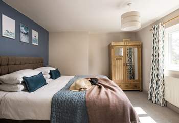 Plenty of room for your holiday wardrobe. 