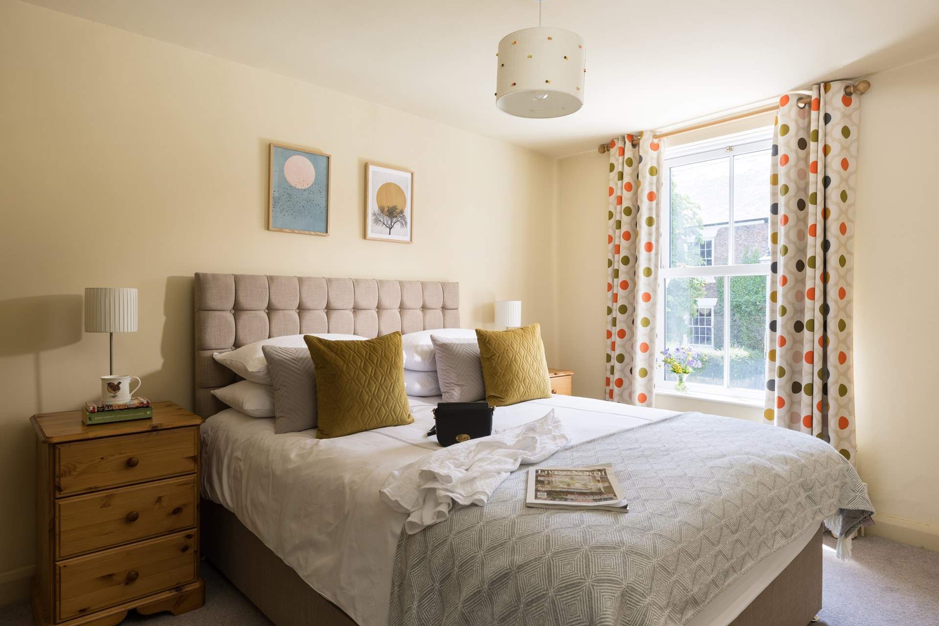 Such a lovely light and sunny bedroom.
