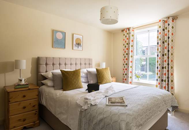 Such a lovely light and sunny bedroom.