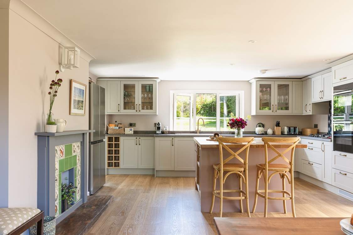 How could you not fall in love with this fabulous kitchen?