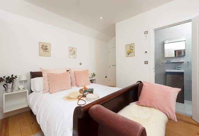 The en suite double bedroom is perfect for a restful night's sleep.