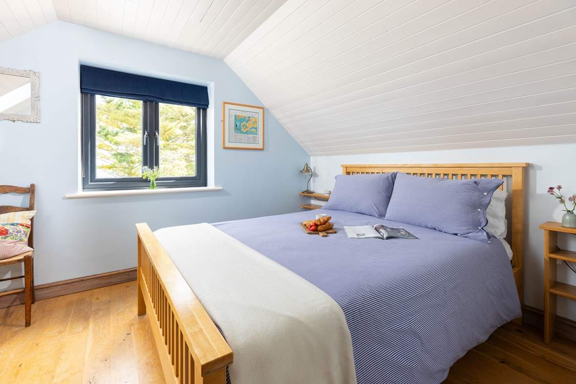 Bedroom 1 has a king-size double bed (5').