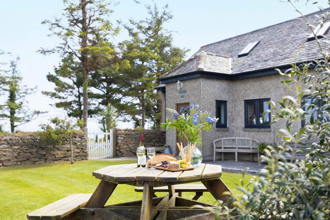 A lovely spot for some al fresco lunch.