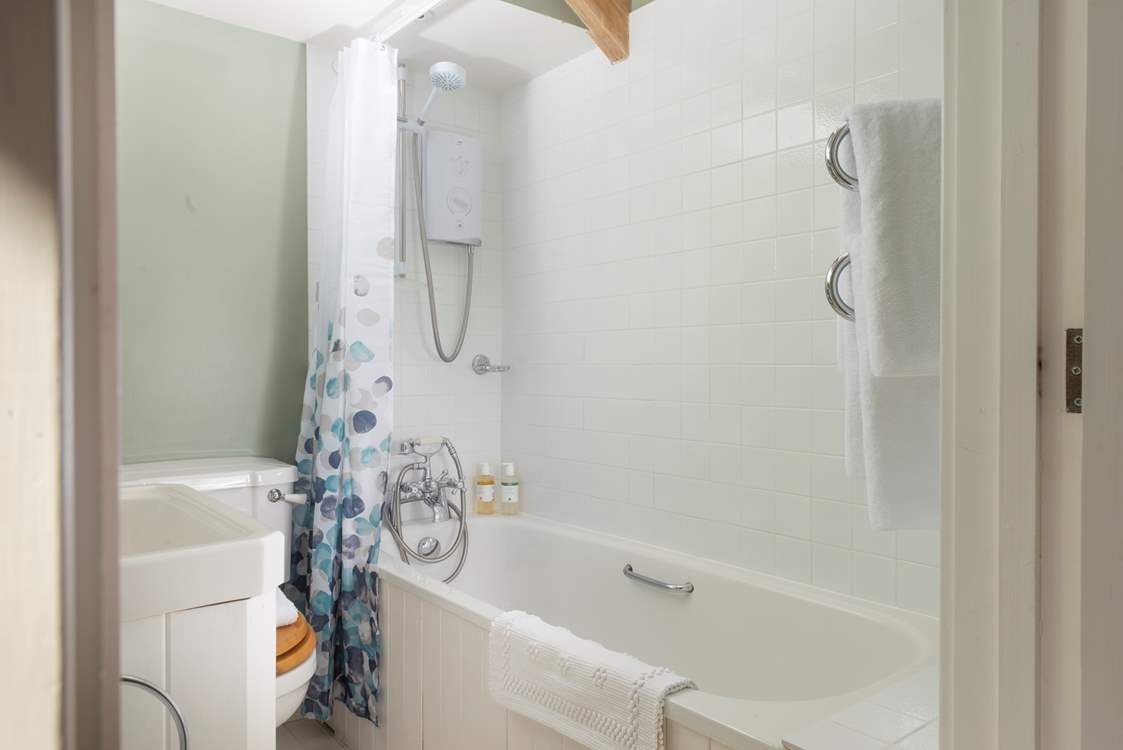 Enjoy long leisurely soaks in the en suite bathroom.