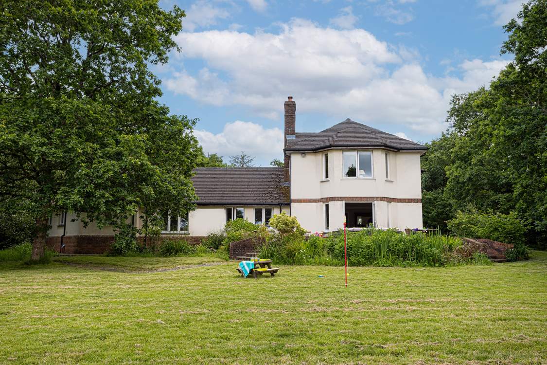 We know you will enjoy the freedom of this large garden. Being surrounded by a forest you might also spot deer, foxes and hedgehogs, what a treat!