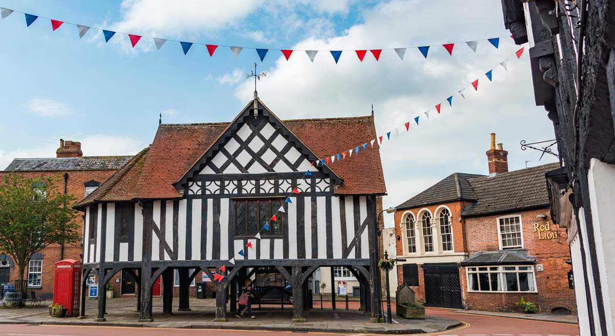 Newent is certainly one of the most attractive towns in the Forest of Dean area. It is a thriving, unspoilt market town with a wide range of attractions for the shopper and visitor. 