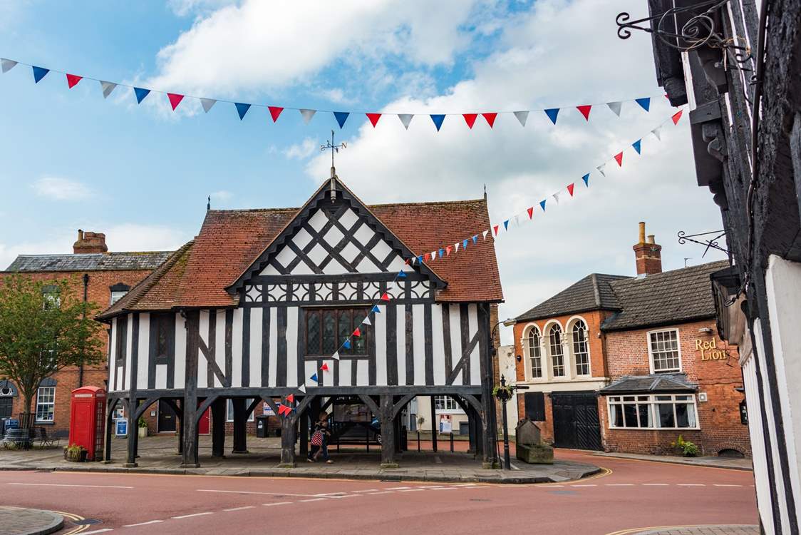 Newent is certainly one of the most attractive towns in the Forest of Dean area. It is a thriving, unspoilt market town with a wide range of attractions for the shopper and visitor.