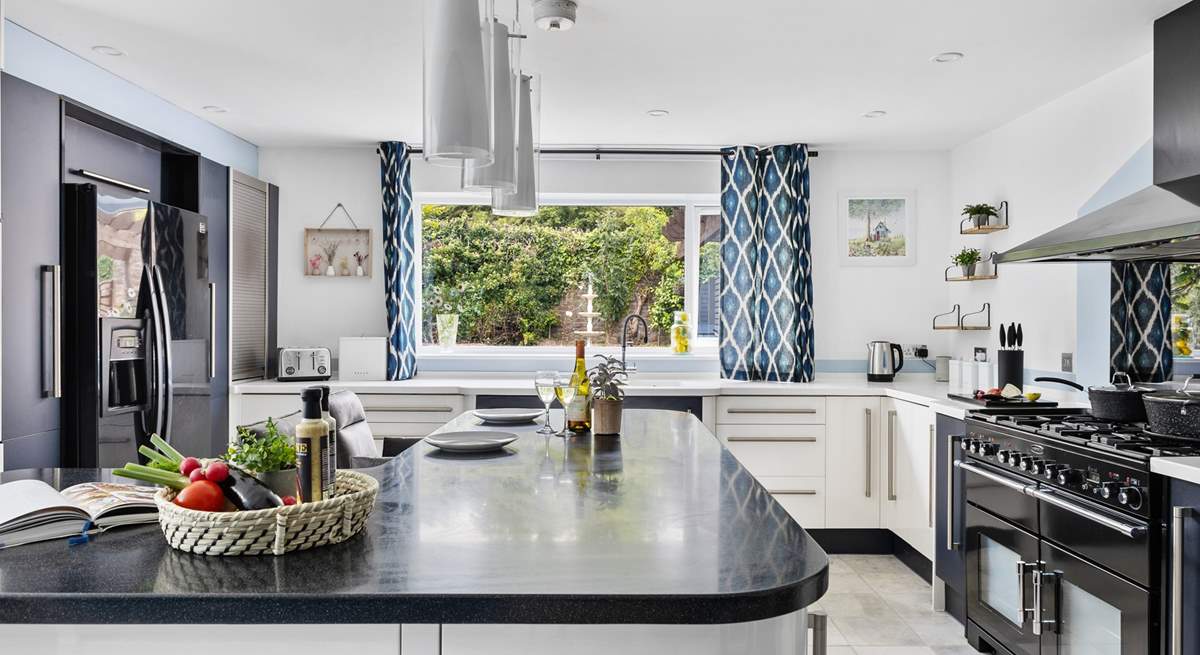 Take a pew and enjoy this bright, fully equipped kitchen.