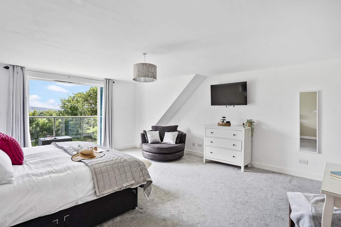 This spacious room is both light and bright. It's also equipped with a Smart TV.