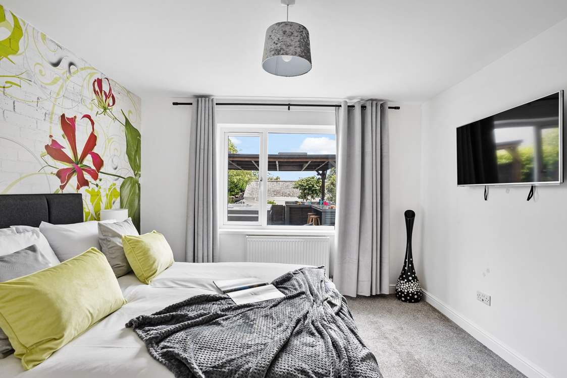 This king-size bedroom also has a Smart TV, perfect for music or indulging in a box set as the day draws to a close.