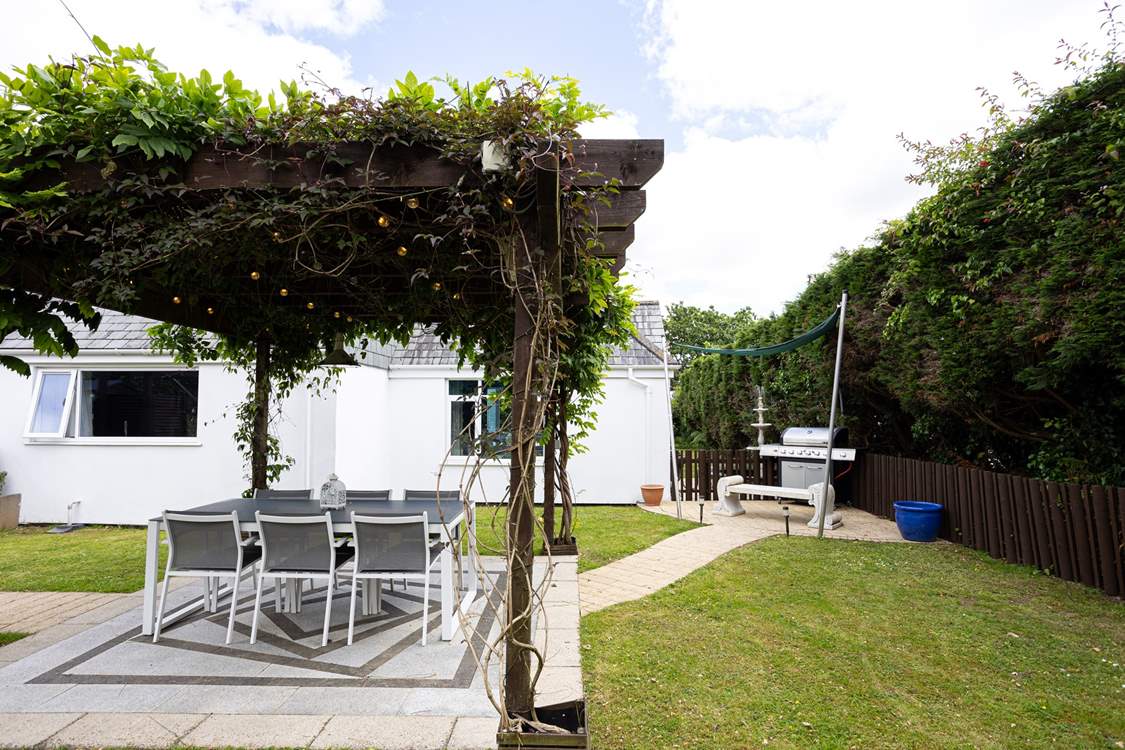 The barbecue benefits from a sail which provides shade on those hot sunny days.