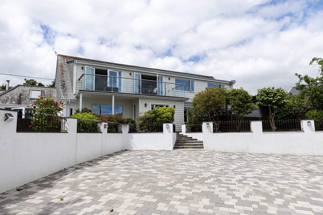 The driveway gives everyone enough room to park up.