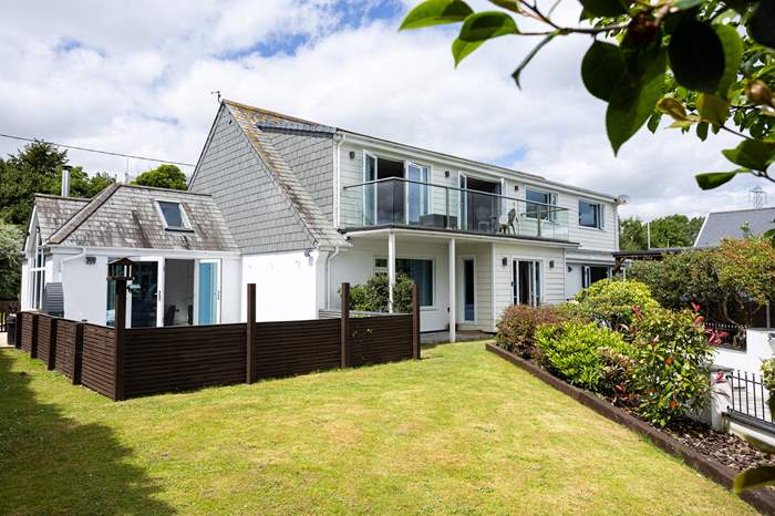 Mera Ghar is a 5 bedroom, dog friendly holiday cottage near Plymouth, South Devon.