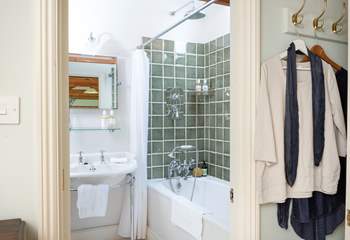 The en suite for bedroom 2.