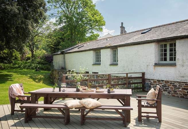 Al fresco dining in the Cornish sun.