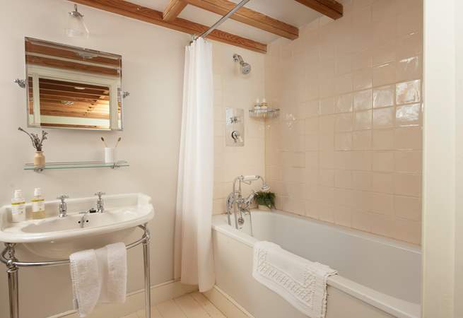 Holiday soaks can be enjoyed or there is a shower to set you up for the day.