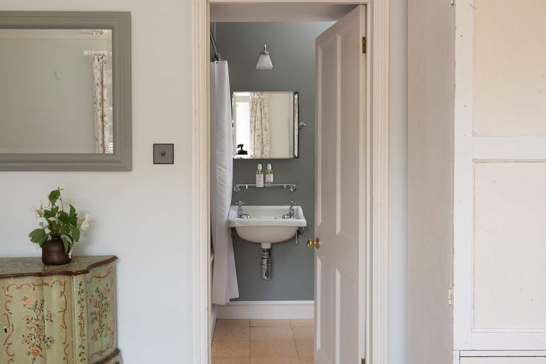 This bedroom doesn't miss out on en suite facilities.
