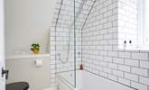 The en suite bathroom. - Thumbnail Image