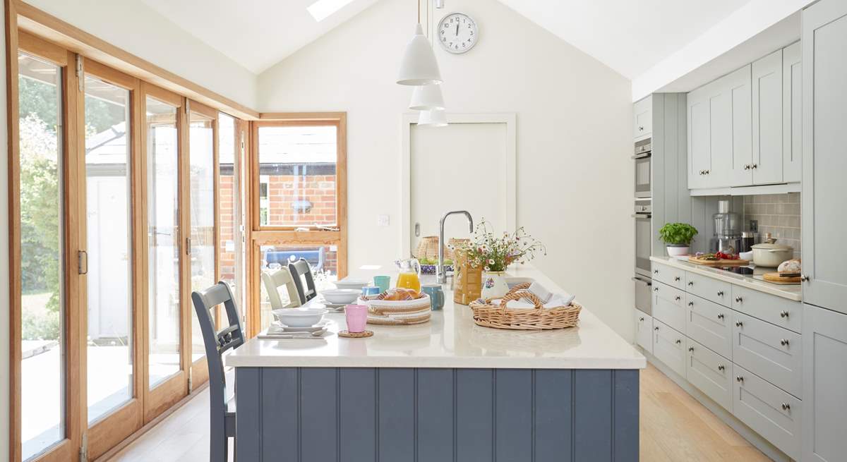 Bathed in natural light, the kitchen creates a relaxing, cooking and dining environment.