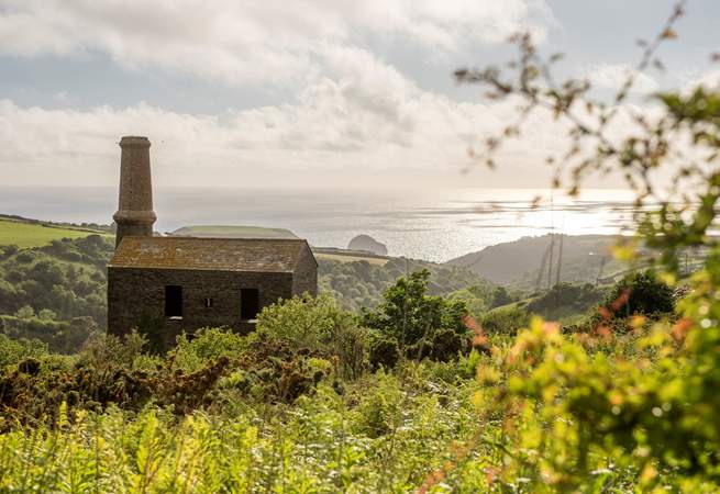 The design of Koes Cabin is based on the historic engine house onsite. 