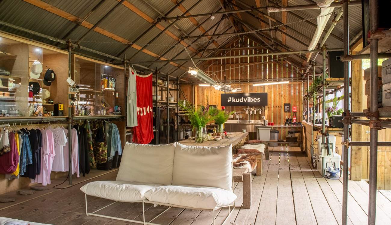 The communal kitchen space is the perfect place to meet fellow adventurers. 