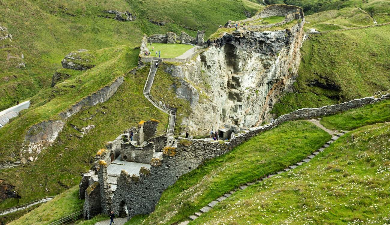 Why not visit the historic Tintagel Castle (English Heritage) during your stay?