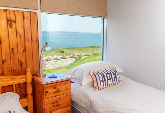 Haven High sleeps three with an option for a fourth person in this sweet coastal bedroom. Listen out for the sea crashing onto the rocks below. 