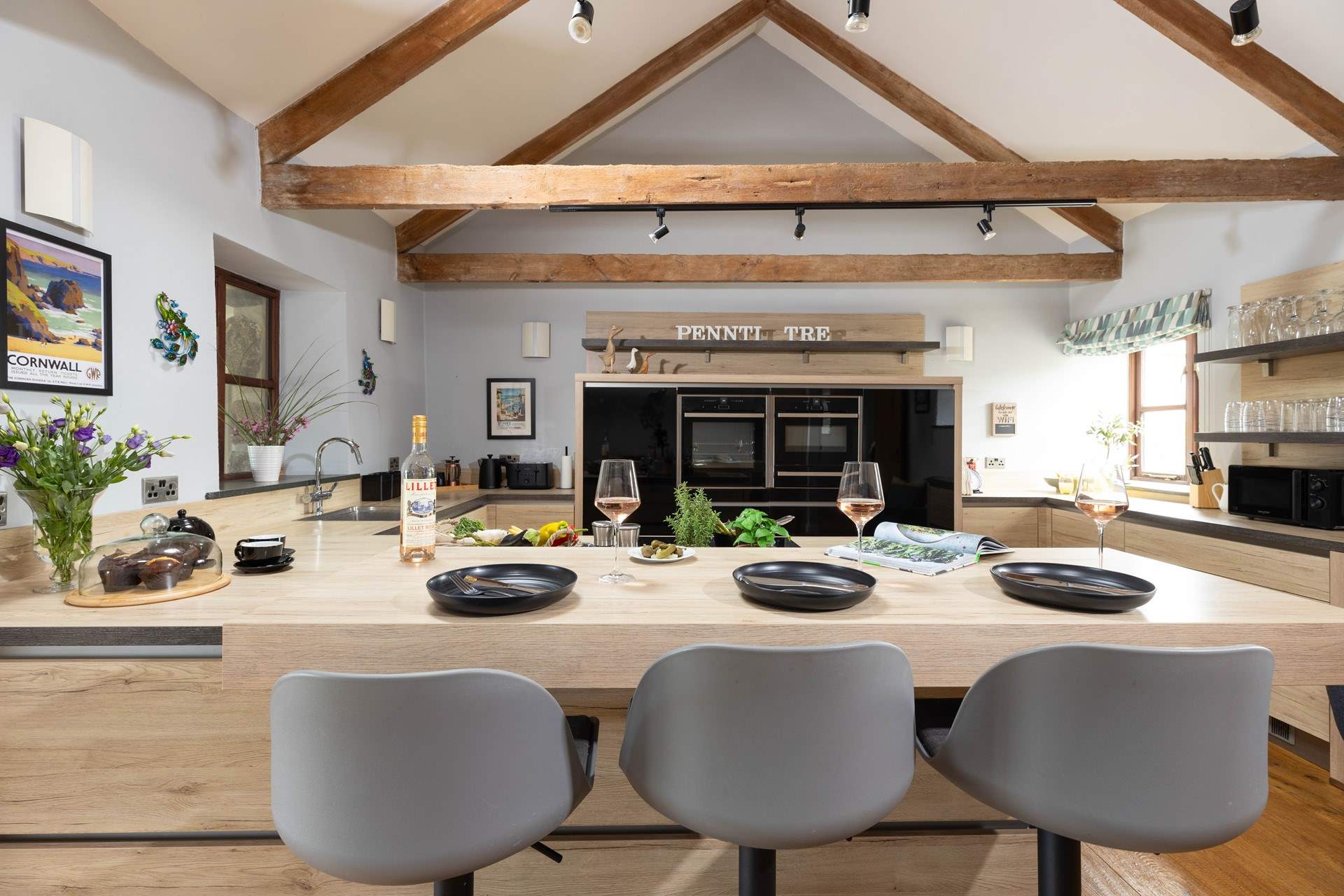 Gather round the breakfast bar and discuss the days adventures.