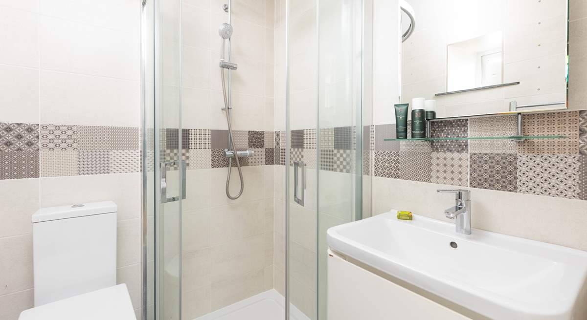 The lucky guests in the bedroom 3 have a modern en suite shower-room.