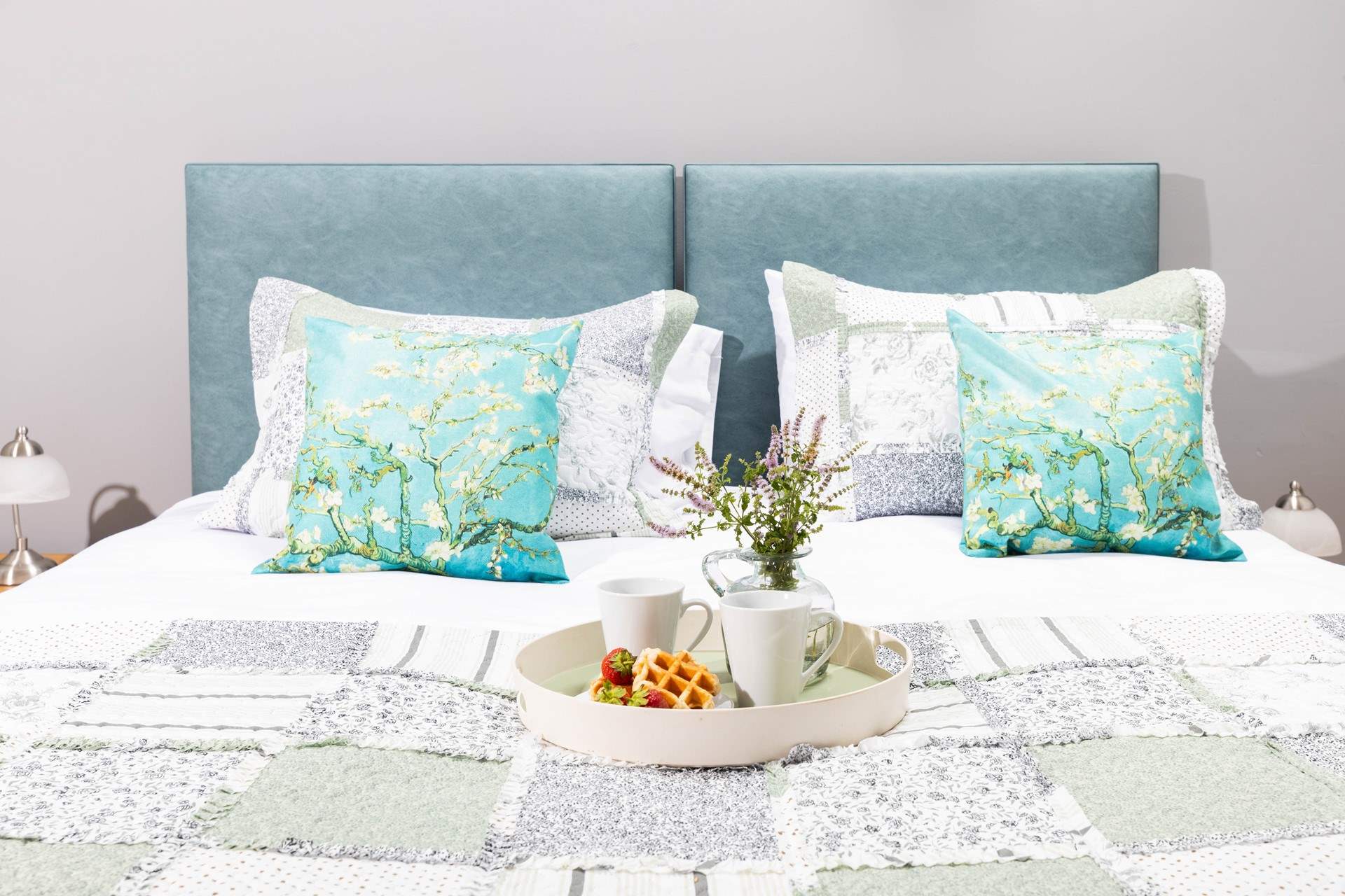 Breakfast in bed, why not? There is no rush to leave this cottage.