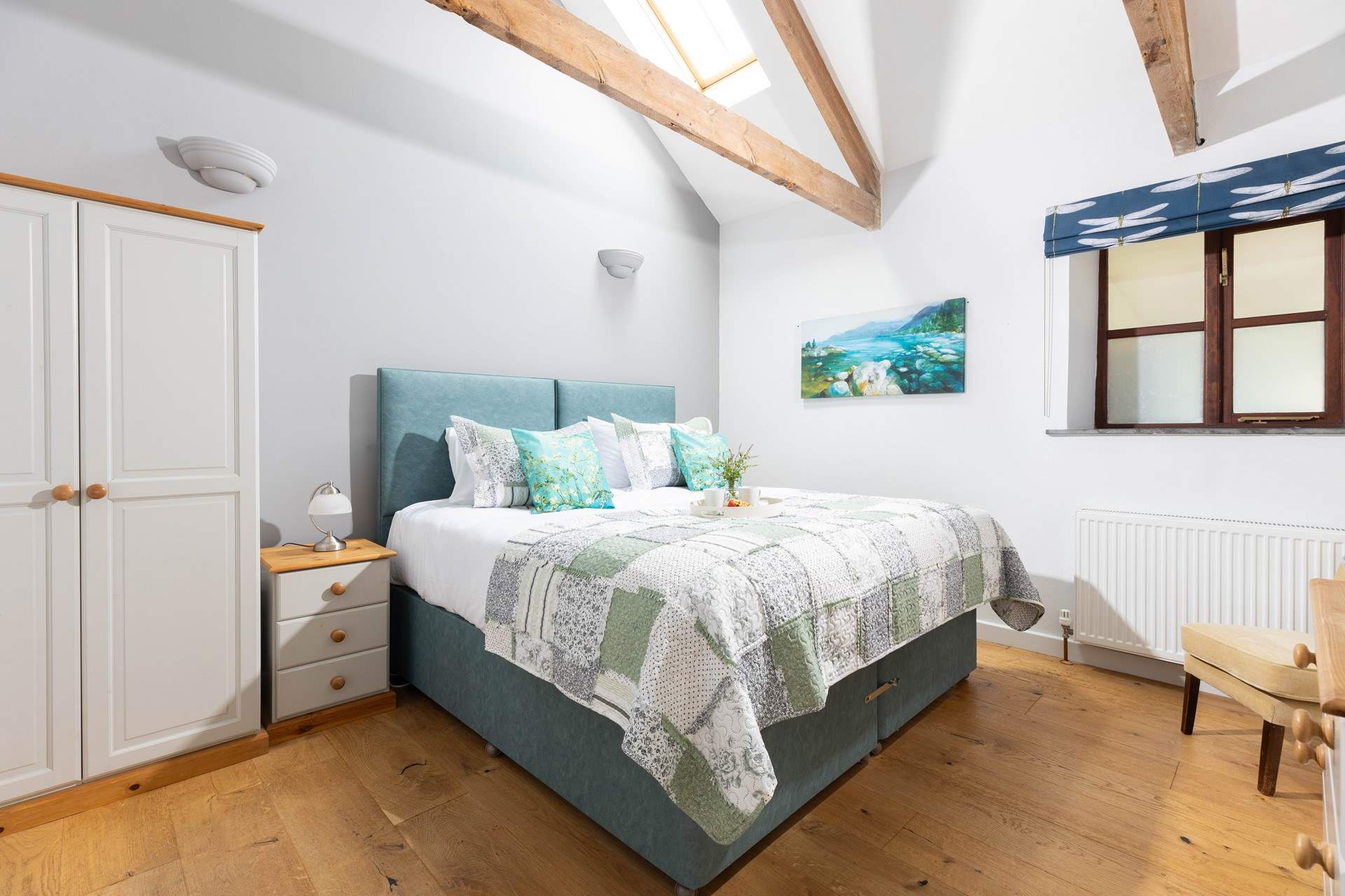 Super-king or twin in immaculately presented bedroom 1, you choose.