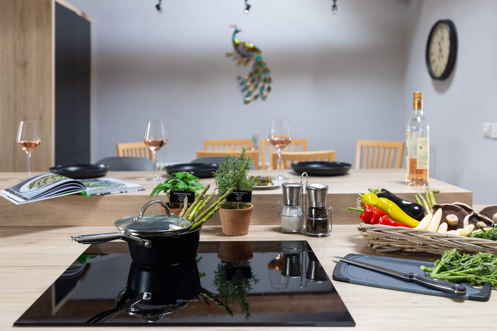 A social space to prepare the evenings feast.