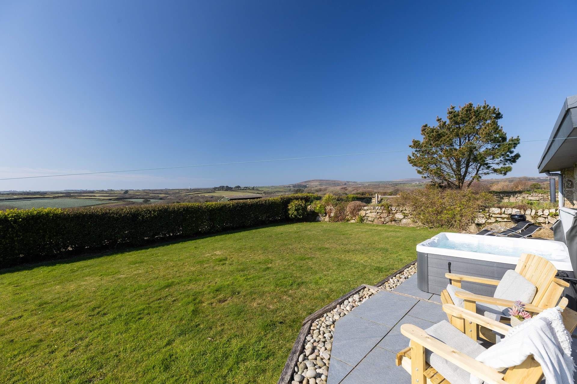 Sit back and relax in this beautiful setting.