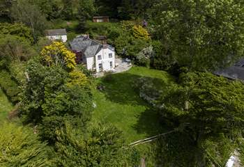 Nestled on the banks of the river Fowey, Penfoye is one very special house.