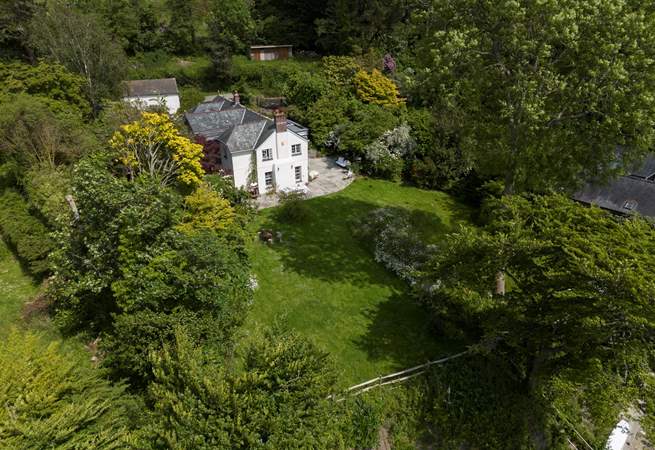 Nestled on the banks of the river Fowey, Penfoye is one very special house.