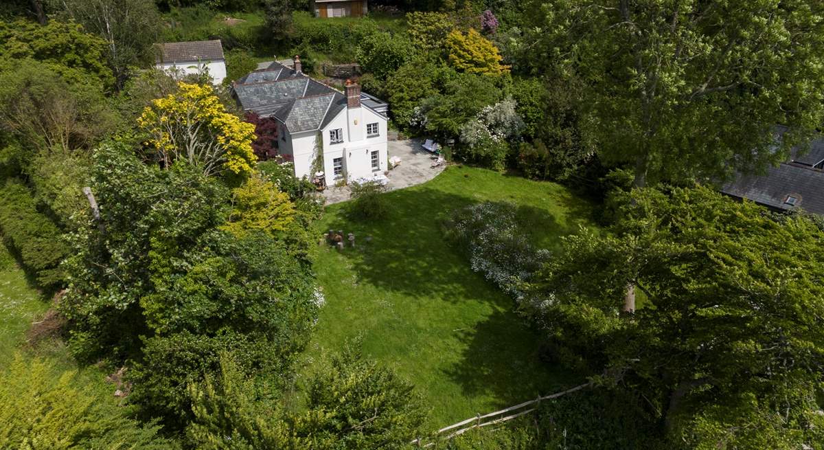 Nestled on the banks of the river Fowey, Penfoye is one very special house.