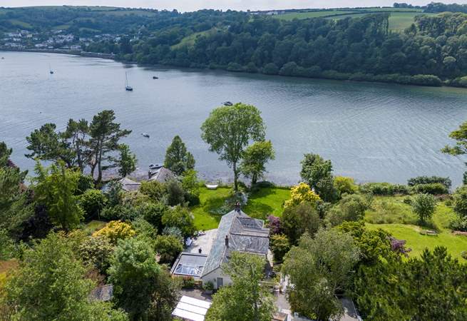 A little slice of paradise on the banks of the River Fowey.
