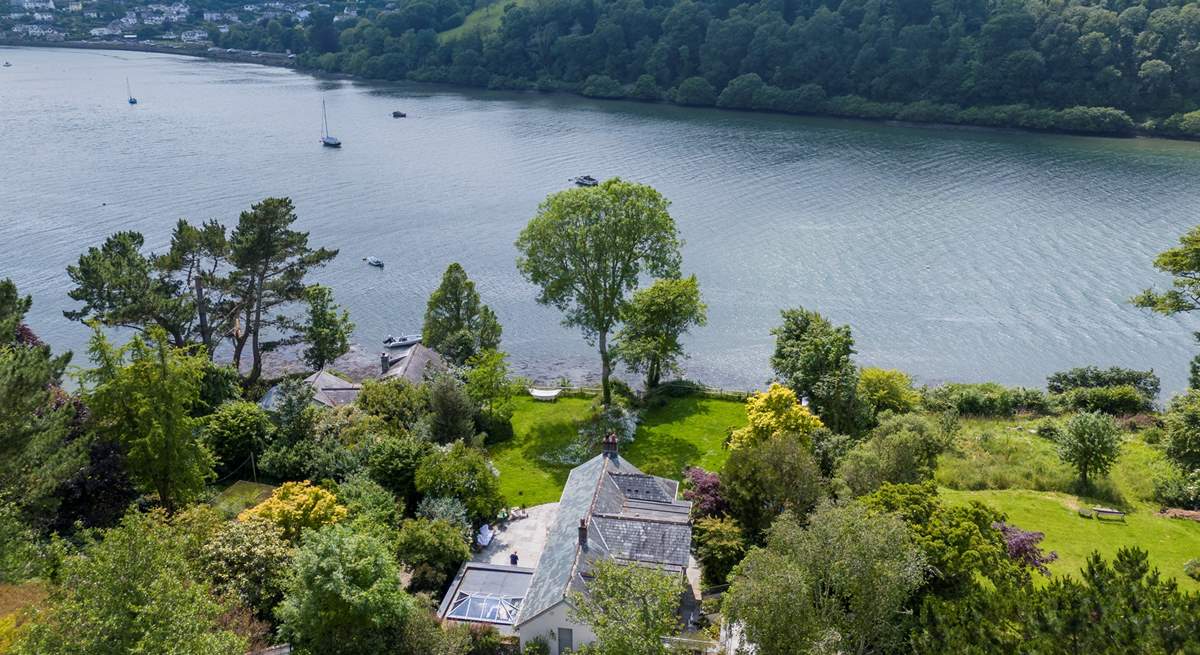 A little slice of paradise on the banks of the River Fowey.