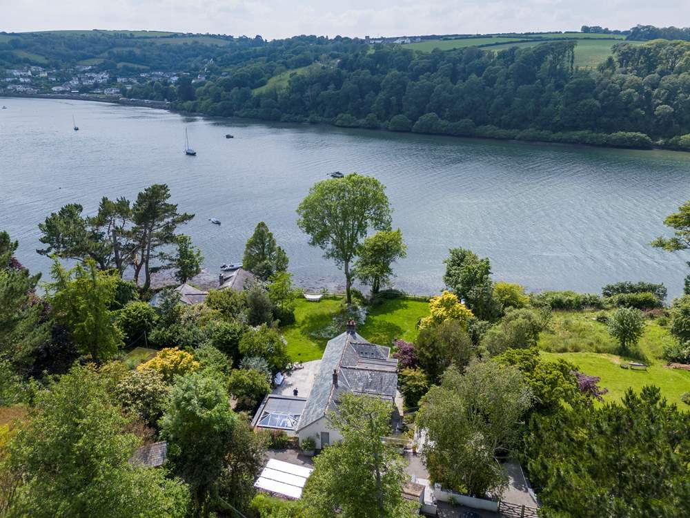 A little slice of paradise on the banks of the River Fowey.