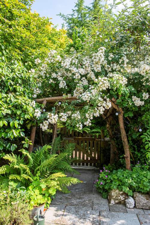 A public footpath leads from the garden gate, ideal for the ramblers amongst you.