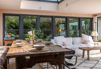 The large dining-table beckons you to enjoy leisurely brunches and delicious dinners. 