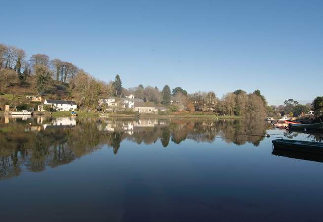 Penfoye is just over a mile from the picturesque village of Lerryn, which has a village shop, ice-cream parlour, little cafe and the village pub. 