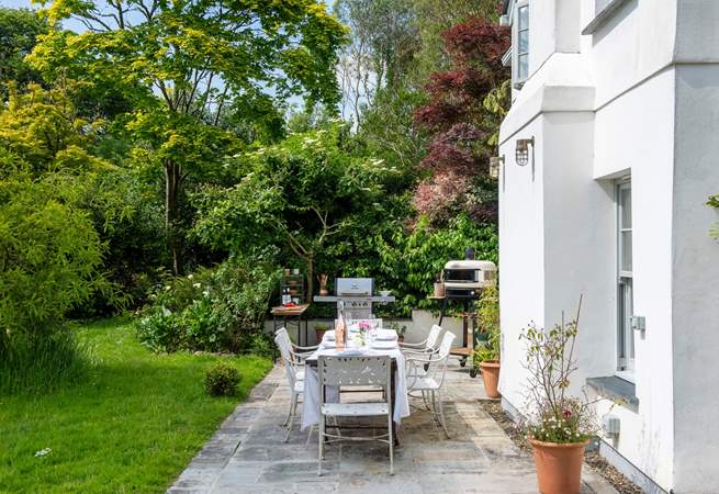 There's a choice of a barbecue and pizza oven when you want to cook in the great outdoors.
